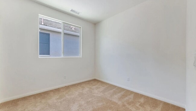 Building Photo - Spacious 4-Bedroom Home with Private Yard ...