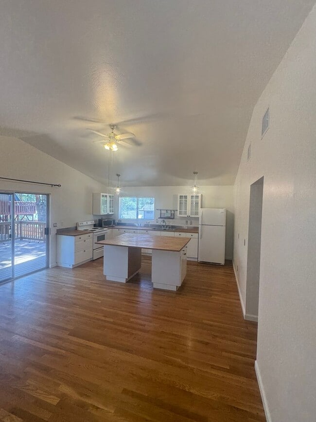 Primary Photo - Charming Home in Kachina Village- Ready fo...