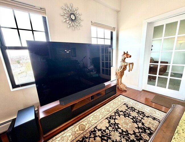 Building Photo - 72 Ashland St