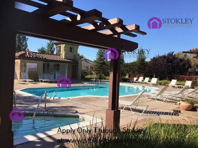 Building Photo - 2103 Maidenhair Way