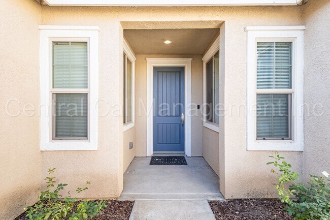 Building Photo - 4 Bedroom/3 Bath Home with Office and Paid Solar - $3395 Per Month!