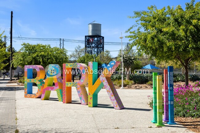 Building Photo - Amazing 2 Bed 2 Bath Newly Upgraded Unit i...
