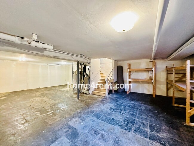 Building Photo - Beautiful Overland Park Townhome w/ Wood Floors, Large Open Kitchen and a Community Pool!
