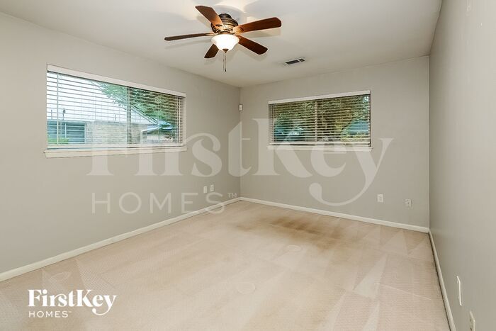 Building Photo - 1504 Seagate Ln