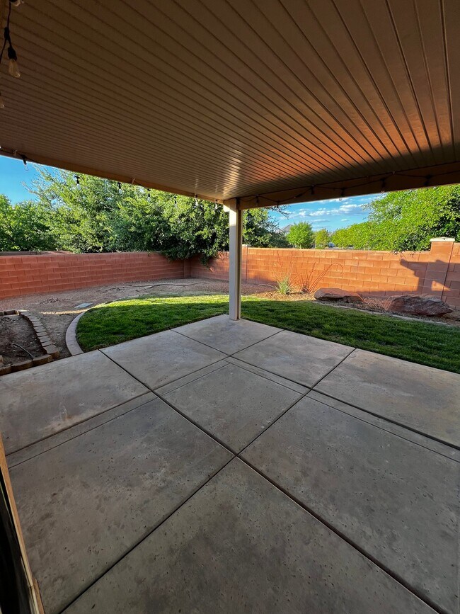 Building Photo - 1630 E 2450 S