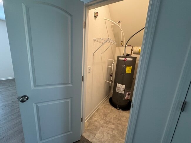 Building Photo - 3BD/2.5BTH townhome located in the Villages at Mallard Creek