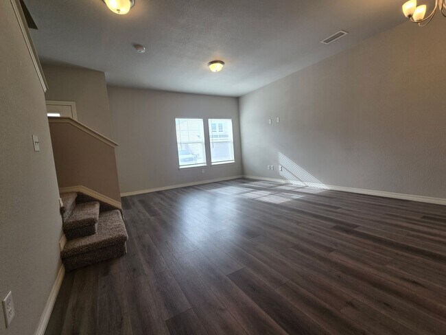 Building Photo - 3B/3B Townhome NOW AVAILABLE in Windsor! Great Location!