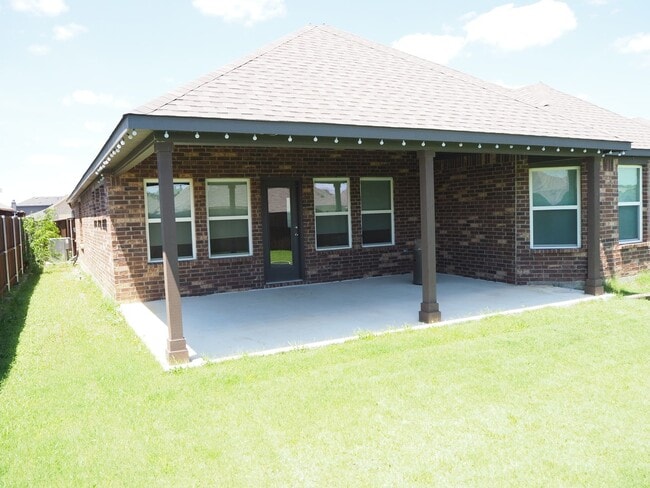 Building Photo - Must See 4 Bed 3 Bath Home in Aubrey