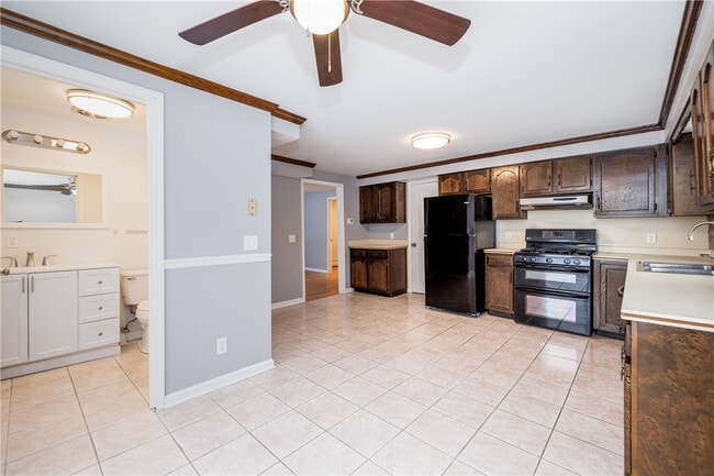 Building Photo - 67 Cranberry Rd