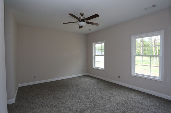 Building Photo - 3 Bedroom Brick House in SEB School District Available NOW