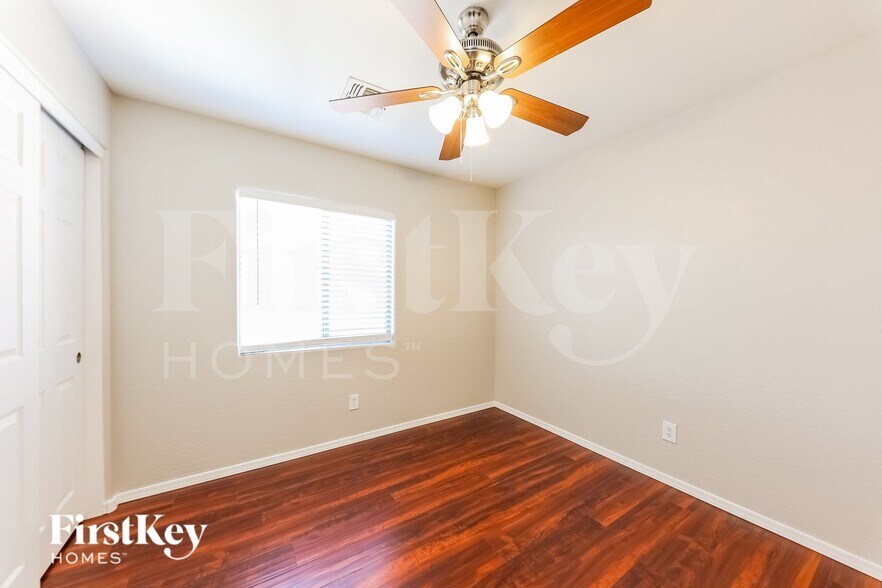 Building Photo - 4680 E Laurel Ave