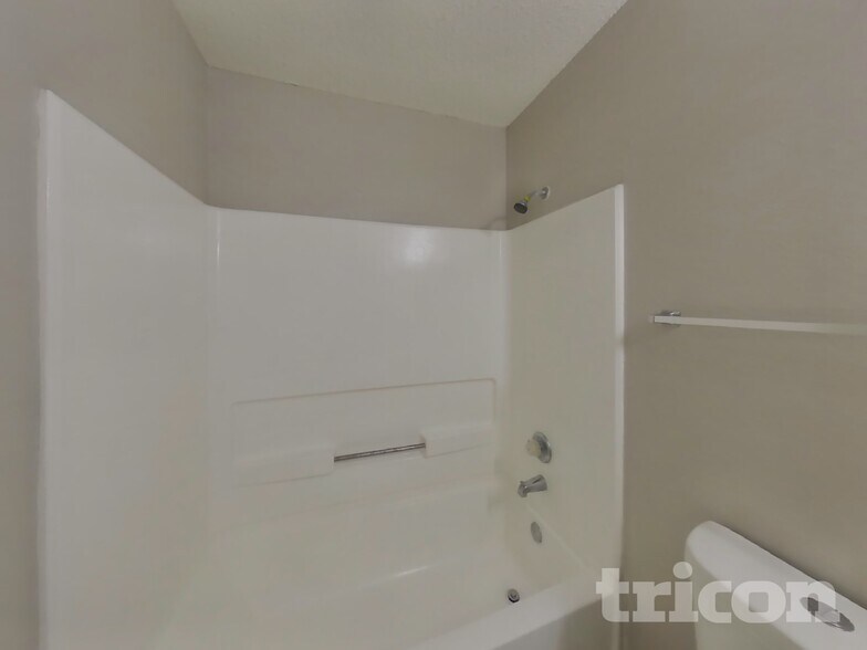 Building Photo - 6419 Beech Trail Dr