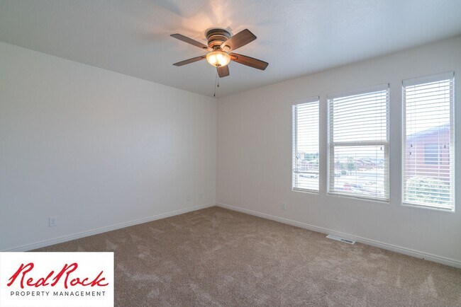 Building Photo - DOG-FRIENDLY 4 Bedroom Townhome with INTER...