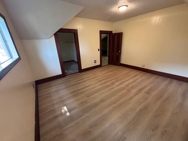 Building Photo - Charming Historic 4-bd Home for Rent – Ful...