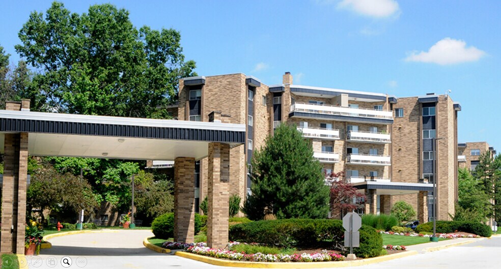 Building Photo - 2202 Acacia Park Dr