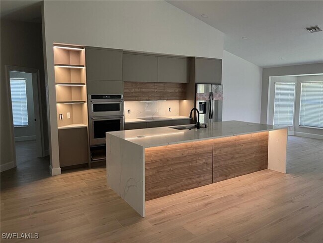 Building Photo - 2285 River Reach Dr