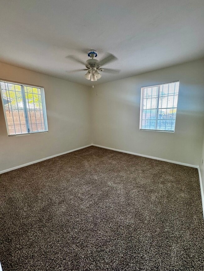 Building Photo - FOR RENT