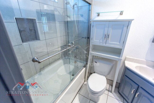 Building Photo - 1735 W Pampa Ave