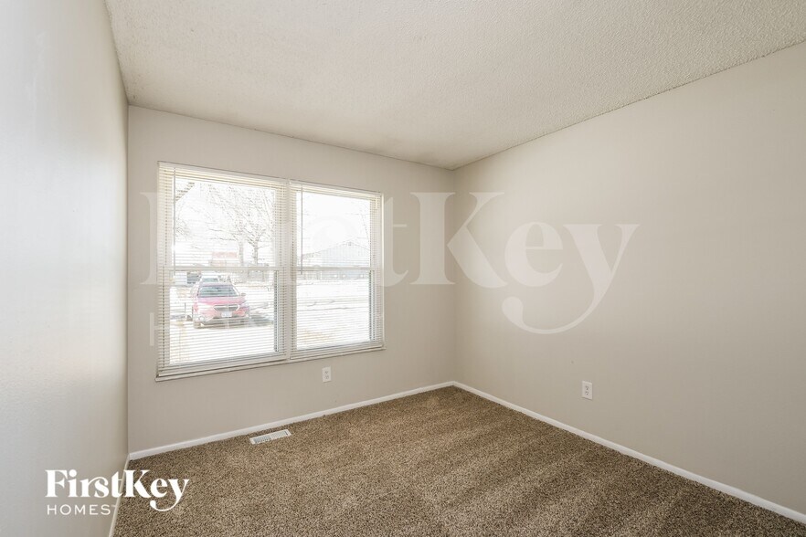 Building Photo - 2485 Jenkee Dr