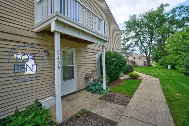 Building Photo - 9435 N Parkwood Dr