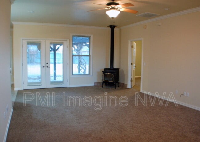 Building Photo - 4747 Mayflower Ct