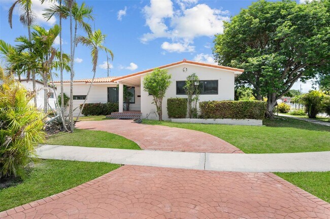 Primary Photo - 1921 SW 84th Ct