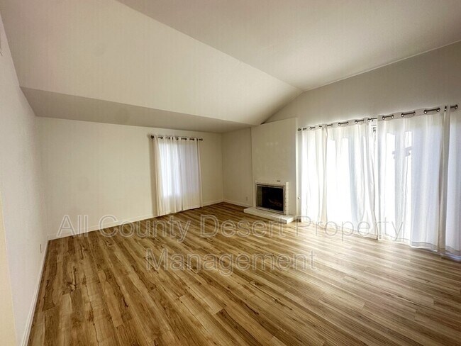 Building Photo - 1675 N Fairway Cir E