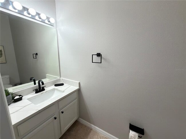 Building Photo - 734 Monroe Cir