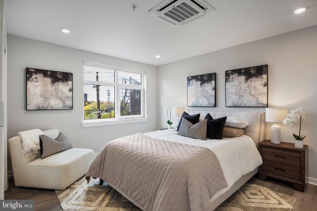 Building Photo - 3449 Scotts Ln