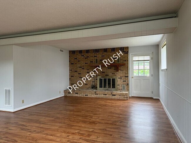 Building Photo - 2307 Arroyo Dr