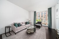 Building Photo - 1100 Maxwell Ln