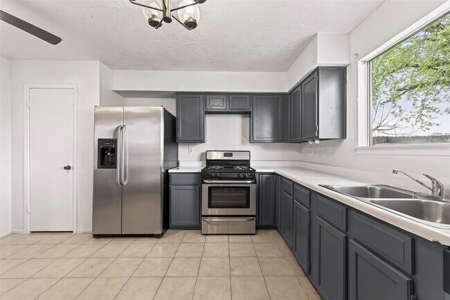 Building Photo - Beechbend Drive, Missouri City, TX 77489 - 4 BR 2.5 BA single-family home