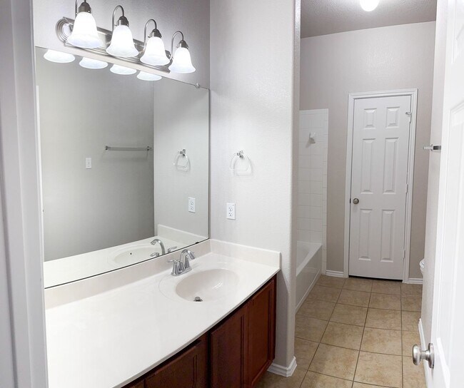 Building Photo - Available NOW!!!! Beautiful 1 story, 3 bed...