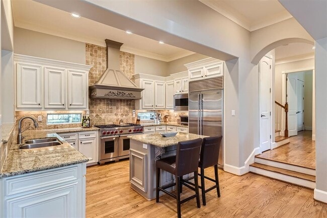 Building Photo - 2390 W 8th St