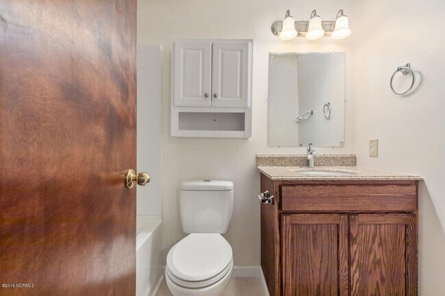 Building Photo - 2 Bedroom, 2 Bathroom Home