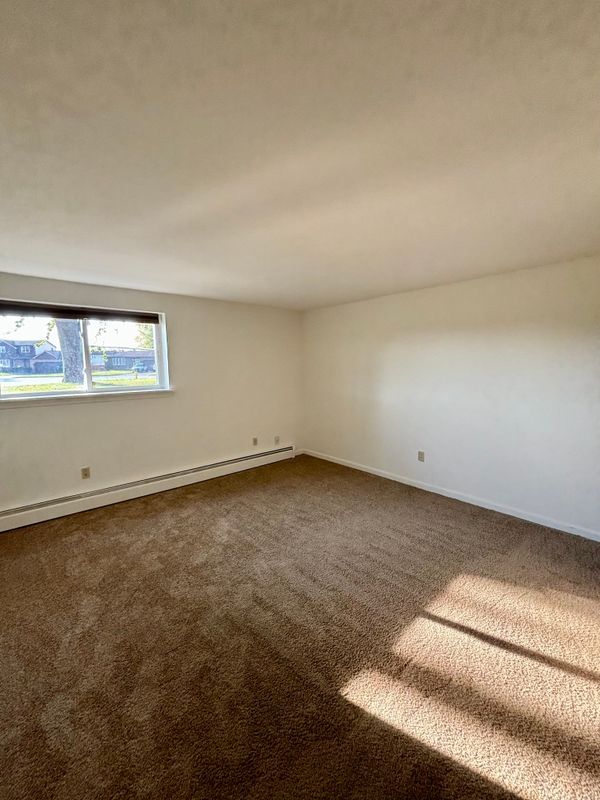 Building Photo - 21 Losson Garden Dr