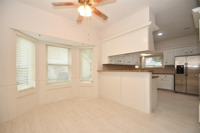 Building Photo - 7614 Club Lake Dr