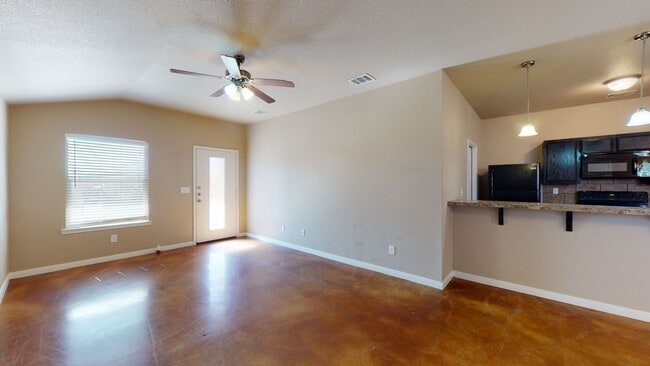 Building Photo - $1,395 + 2 WEEKS RENT!!