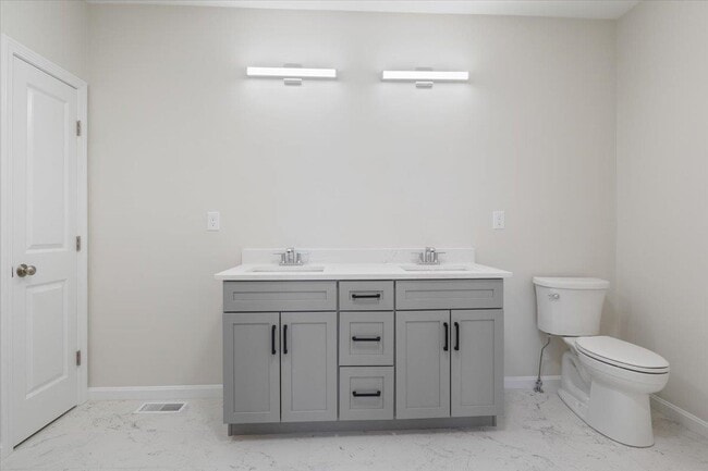 Building Photo - 26-3 Regency Cir