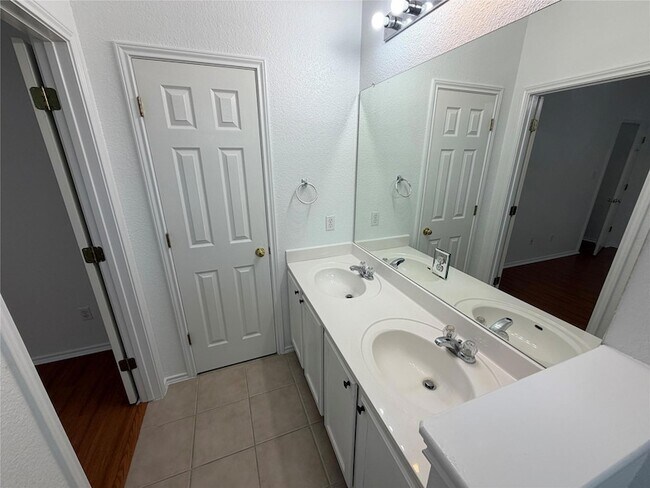 Building Photo - 9403 Brandts Wood St