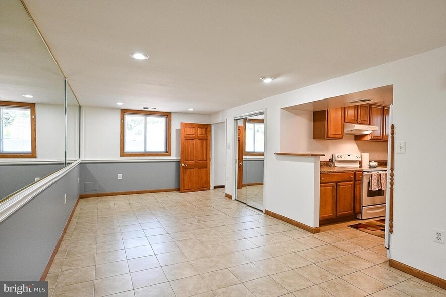 Building Photo - 5700 Chapin Ave