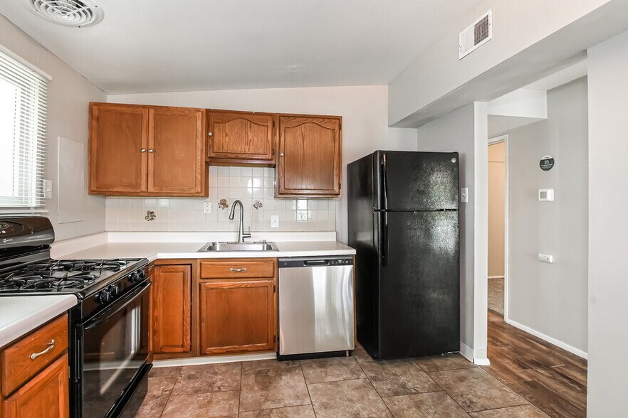 Building Photo - 790 Pebble Ln