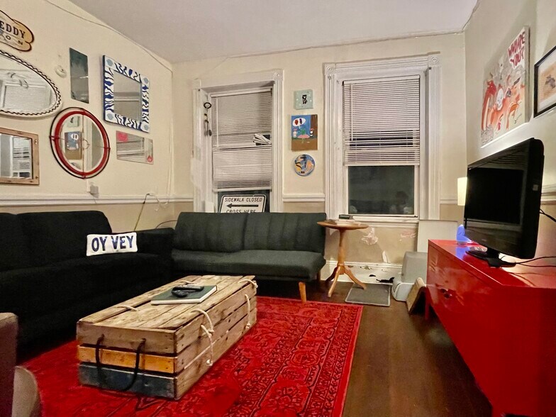 Primary Photo - 38 Bradford St