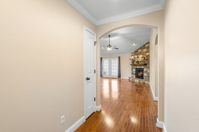 Building Photo - Lovely, Single Level, 3 Bedroom 2 Bath Home