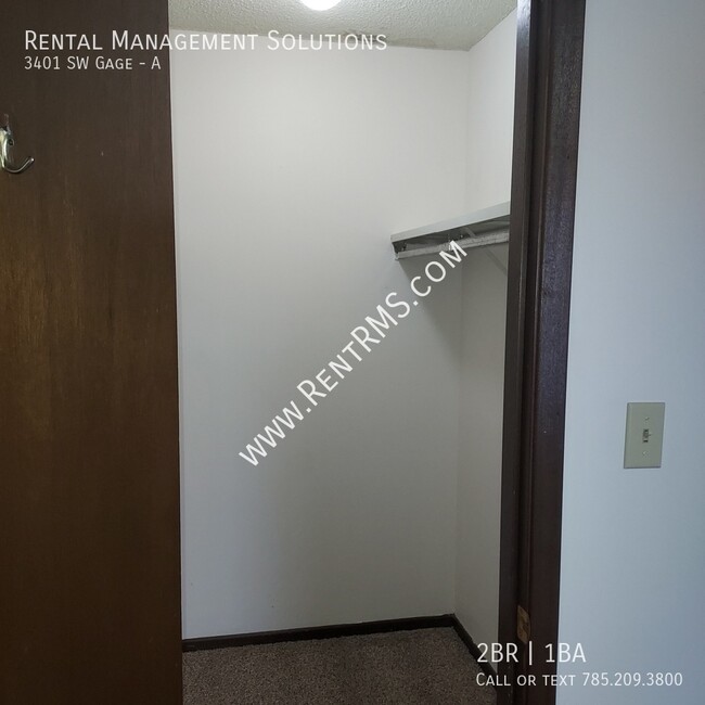 Building Photo - **MOVE-IN SPECIAL**3401 SW Gage Unit A- 2 ...