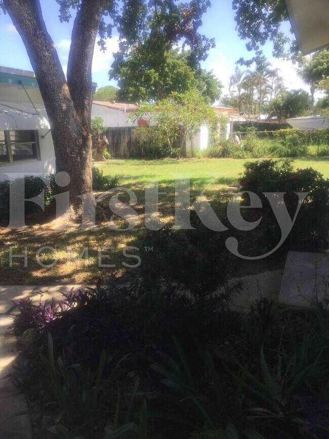 Building Photo - 609 Snowden Dr