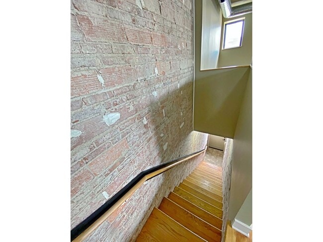 Building Photo - 1626 Cuming St