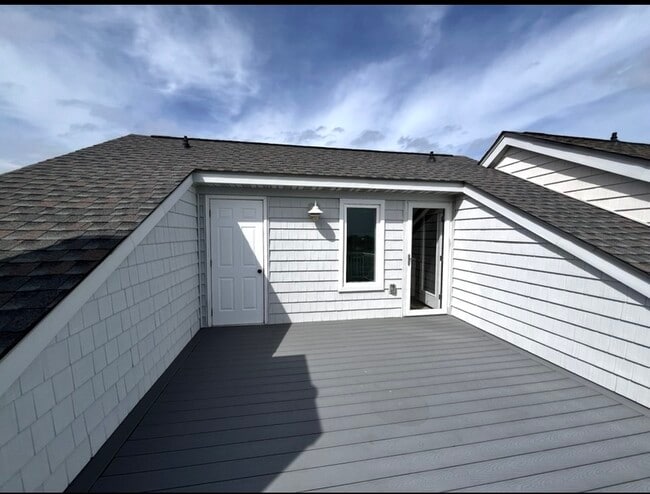 Building Photo - 367 Mainsail Dr
