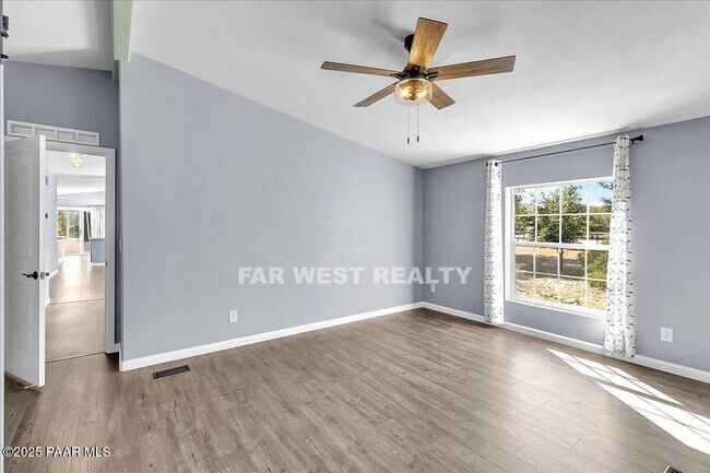 Building Photo - 2490 W Glenshandra Dr