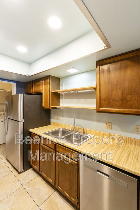 Building Photo - 629 N Mesa Dr